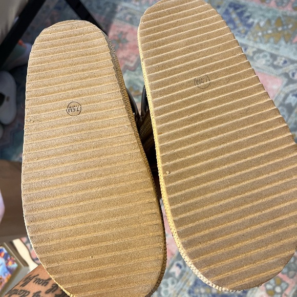 Chunky Raffia Sandals - Picture 3 of 3